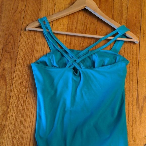 Like NEW Express Sexy Stretch Teal Strappy Women's Top with shelf bra - Picture 4 of 9